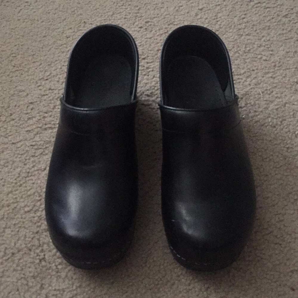 Dansko clogs LIKE NEW!
